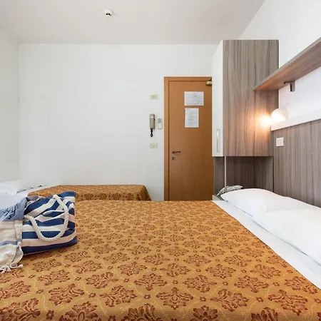 מלון Consul - Family 3*