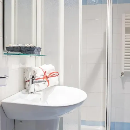 Consul - Family מלון